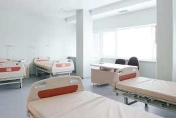 Фотография к новости: Пациентов больниц и медтехнику эвакуируют из сёл охваченной пожарами области Абай