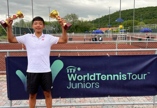 Фотография к новости: 14-летний казахстанец стал абсолютным чемпионом международного теннисного турнира в Ереване