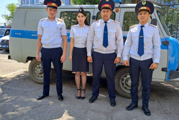 Фотография к новости: "Губы у нее были синие, тело холодное, глаза закрыты": утонувшего ребенка вернули к жизни полицейские Шахтинска