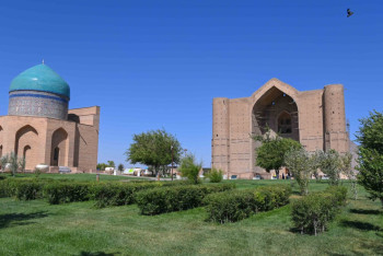 Фотография к новости: Президент поручил сохранить исторический облик мавзолея Ходжи Ахмеда Яссауи