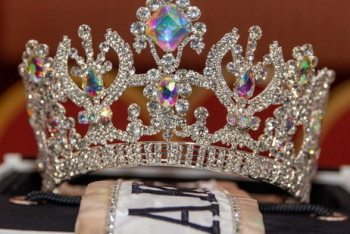 Фотография к новости: Казахстанки отправляются в США бороться за звание "Миссис мира"