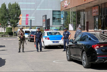 Фотография к новости: Освобождение заложников из здания банка в Астане. Как это было