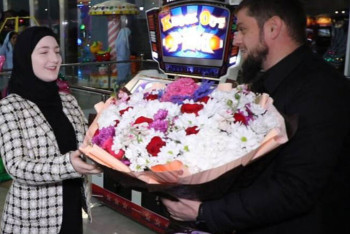 Фотография к новости: Дочь главы Чечни Хутмат наградили орденом Кадырова