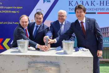 Фотография к новости: Капсулу времени заложили в Актау президент Германии и премьер-министр Казахстана