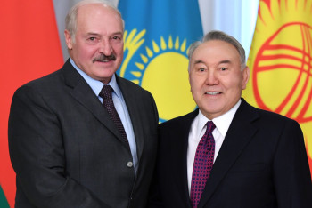 Фотография к новости: Лукашенко поговорил по телефону с Назарбаевым