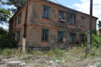 Фотография к новости: Живущие в аварийных бараках павлодарцы не могут дождаться переселения