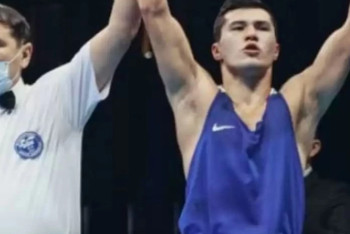 Фотография к новости: Боксёр из Казахстана сенсационно победил чемпиона мира