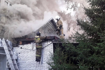 Фотография к новости: В Усть-Каменогорске из-за пожара в кафе эвакуированы 45 взрослых и 10 детей