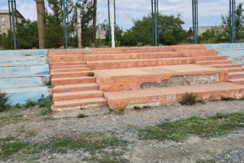 Фотография к новости: В Павлодарской области приходит в упадок сельский стадион за 140 млн тенге