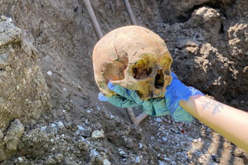 Фотография к новости: Скелеты обнаружили коммунальщики при замене труб в Костанае