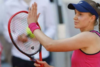 Фотография к новости: Елена Рыбакина восхитила благородным поступком на Уимблдоне