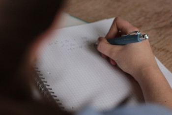 Фотография к новости: С 2024 года абитуриентам запретят приносить свои ручки на ЕНТ