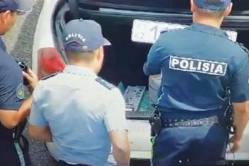 Фотография к новости: Водитель-"фокусник" из Шымкента менял номера авто прямо в пути, избегая поля зрения видеокамер