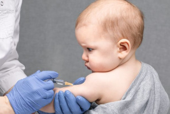 Фотография к новости: Прививать или нет: врачи рассказали правду об обязательных прививках