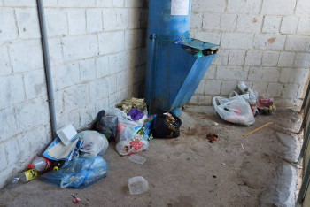 Фотография к новости: Жители сами убирают мусор из-за массового увольнения работников КСК в Актау