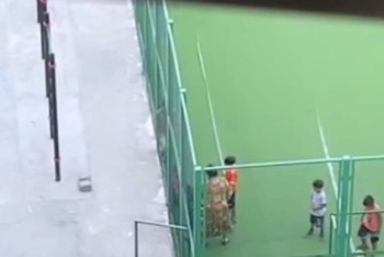 Фотография к новости: Пенсионерка избила чужого ребёнка на футбольном поле в Актау