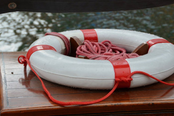 Фотография к новости: Семья с шестью детьми на катамаране чуть не утонула на Капшагайском водохранилище