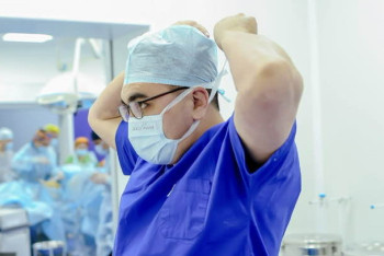 Фотография к новости: Уволившийся со скандалом трансплантолог Абылай Донбай вернётся к операционному столу