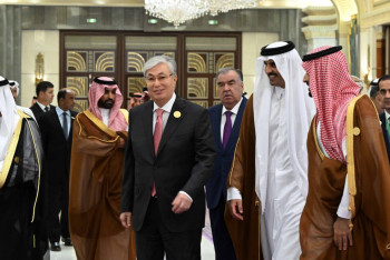 Фотография к новости: Токаева встретил наследный принц – премьер-министр Саудовской Аравии