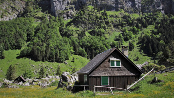 Фотография к новости: Группа туристов застряла в домике лесника из-за селя в Алматинской области