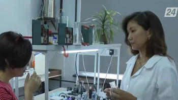 Фотография к новости: Духи с ароматом красного апорта создала учёная из Алматы