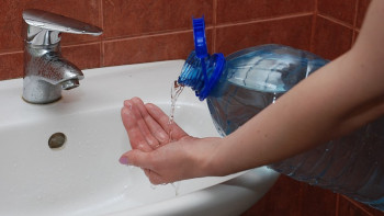 Фотография к новости: Пациенты детской инфекционной больницы в Актау второй день сидят без воды