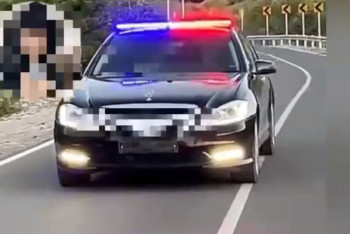 Фотография к новости: С незаконной мигалкой разъезжал Mercedes без номеров по Шымкенту