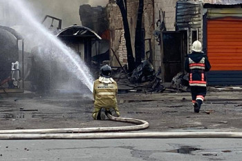 Фотография к новости: Постарадали магазин и водонапорная башня - пожар на АЗС потушили в Экибастузе
