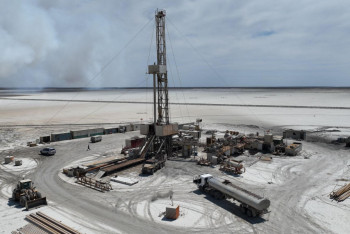 Фотография к новости: Пожар почти два месяца не могут потушить на месторождении "Каратурун Восточный"