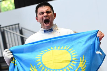 Фотография к новости: Казахстанец выиграл историческую медаль чемпионата мира по фехтованию