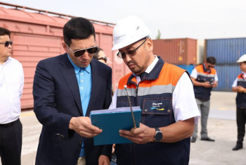 Фотография к новости: Казахстан будет быстрее пропускать грузы из Китая через сухой порт