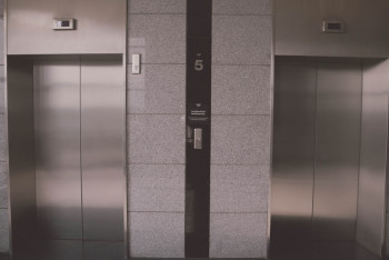 Фотография к новости: Почтальонка из Ташкента умерла в застрявшем лифте