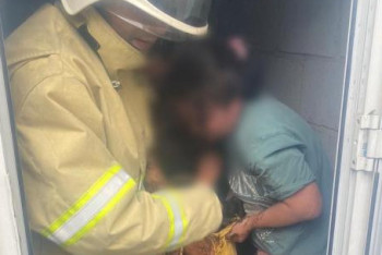 Фотография к новости: Двоих детей из уличного туалета достали пожарные в Алматинской области