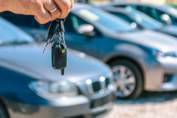 Фотография к новости: Мошенник скрылся с деньгами алматинцев, пообещав пригнать машины из Кореи