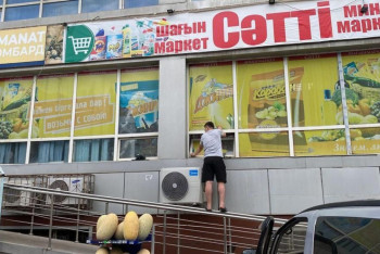 Фотография к новости: В Астане за неделю сняли 800 незаконных вывесок