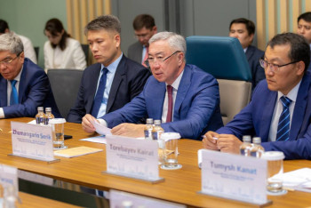 Фотография к новости: До трёх миллиардов долларов намерен довести Казахстан товарооборот с Афганистаном