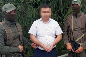 Фотография к новости: Менял сведения о земельных участках: КНБ задержал сотрудника "Правительства для граждан"