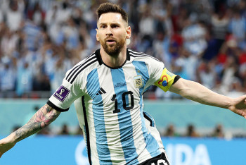 Фотография к новости: Мужчина потерял работу за то, что попросил автограф у Месси