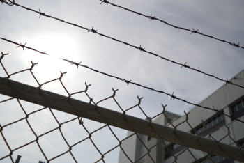 Фотография к новости: 11 заключённых пожаловались на избиения в колонии Уральска