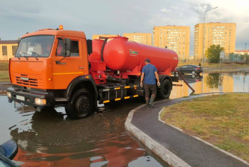 Фотография к новости: В Астане борются с последствиями ливней