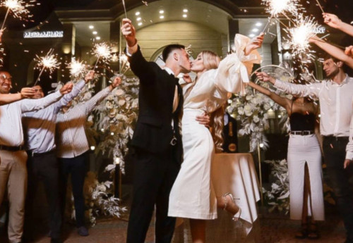 Фотография к новости: Роскошную свадьбу с красоткой сыграл известный казахстанский футболист