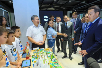 Фотография к новости: Смаилов посетил первый региональный IT-хаб в Актобе