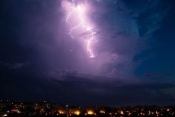 Фотография к новости: Сильные дожди и грозы: в большинстве регионов страны объявлено штормовое предупреждение