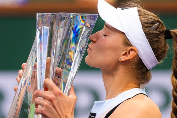 Фотография к новости: Елена Рыбакина победила лучшую теннисистку России