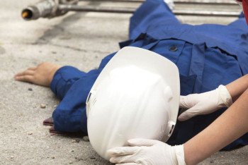 Фотография к новости: В Астане рабочий упал  в вентиляционную шахту с 16-го этажа и разбился