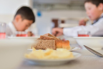 Фотография к новости: В Казахстане всех учеников начальных классов обеспечат бесплатным питанием