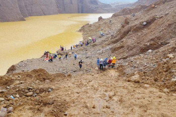 Фотография к новости: При сходе оползня на нефритовом руднике в Мьянме погибли 32 человека