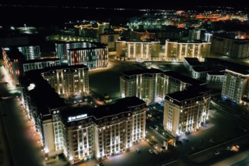 Фотография к новости: "Пир во время чумы": блогер возмутился ночной подсветкой в Актау