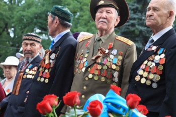 Фотография к новости: В Минтруда опровергли информацию о денежной помощи пенсионерам