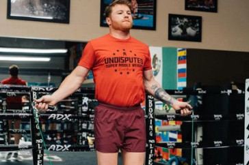 Фотография к новости: Казахстанские боксёры начали совместные тренировки с Канело